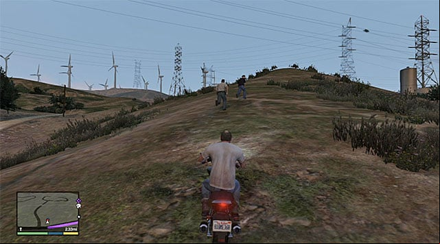 Help the criminal by attacking the policeman who is chasing him - GTA 5: Arrest (1-2) - Random events - GTA 5 Guide